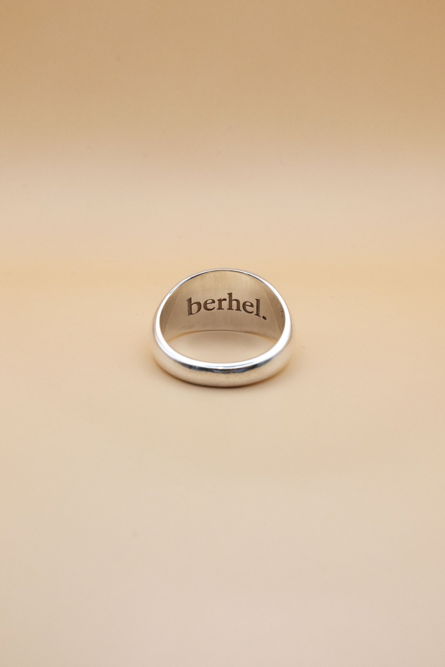 Signet Peridot Ring, ⌀ 16.5 mm