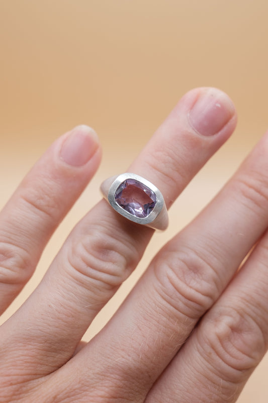 Pink Amethyst Cushion, ⌀ 16.6 mm