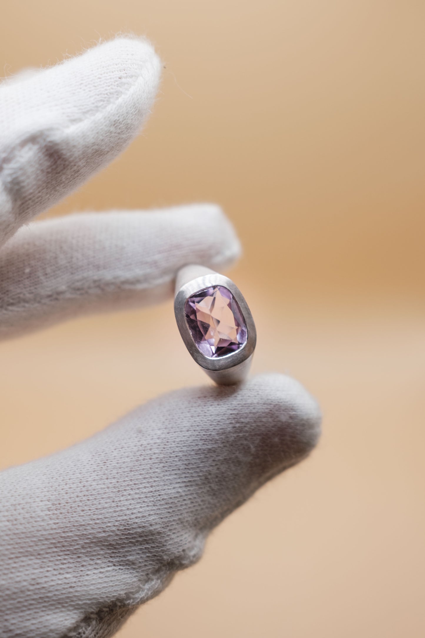 Pink Amethyst Cushion, ⌀ 16.6 mm