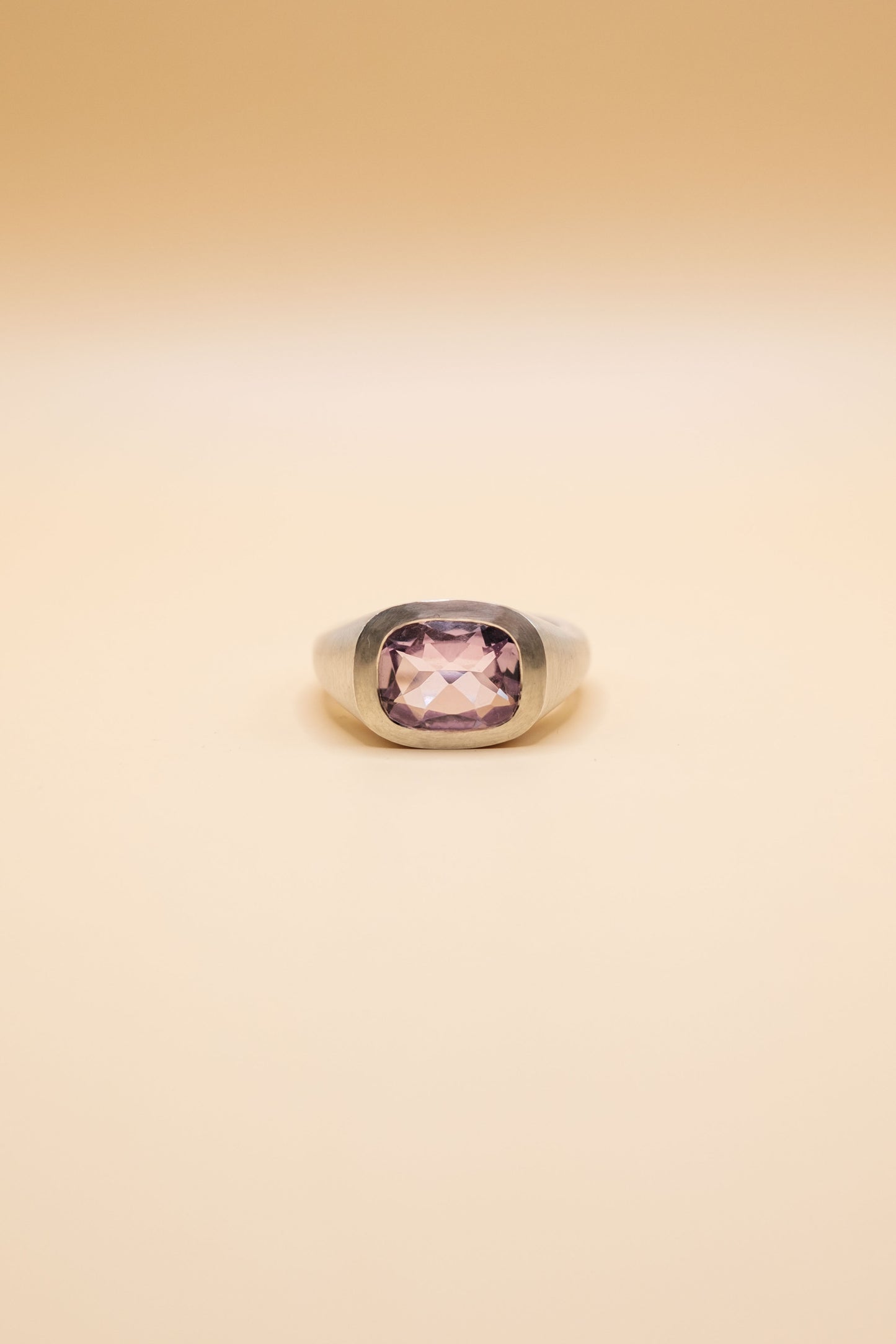 Pink Amethyst Cushion, ⌀ 16.6 mm