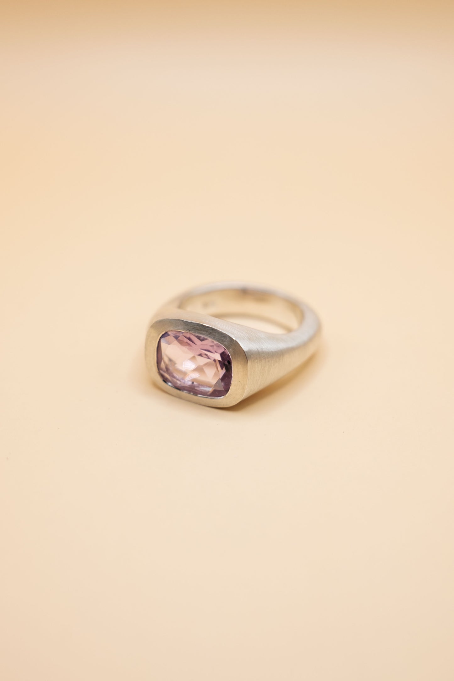 Pink Amethyst Cushion, ⌀ 16.6 mm